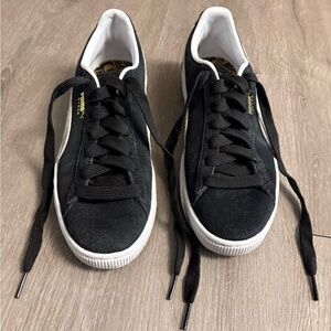 Puma Suede Classic Sneakers – Black/White – Women’s Size 7.5